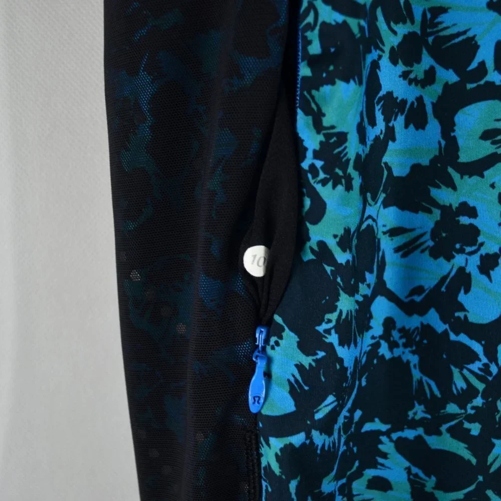 lululemon Stop At Nothing Crop Size 10 in Fleur Sombre Kayak Blue Dragonfly